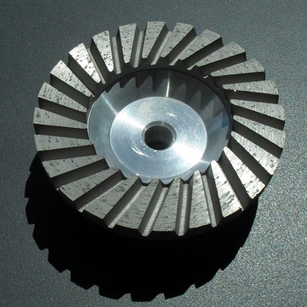 AE MO100Turbo front